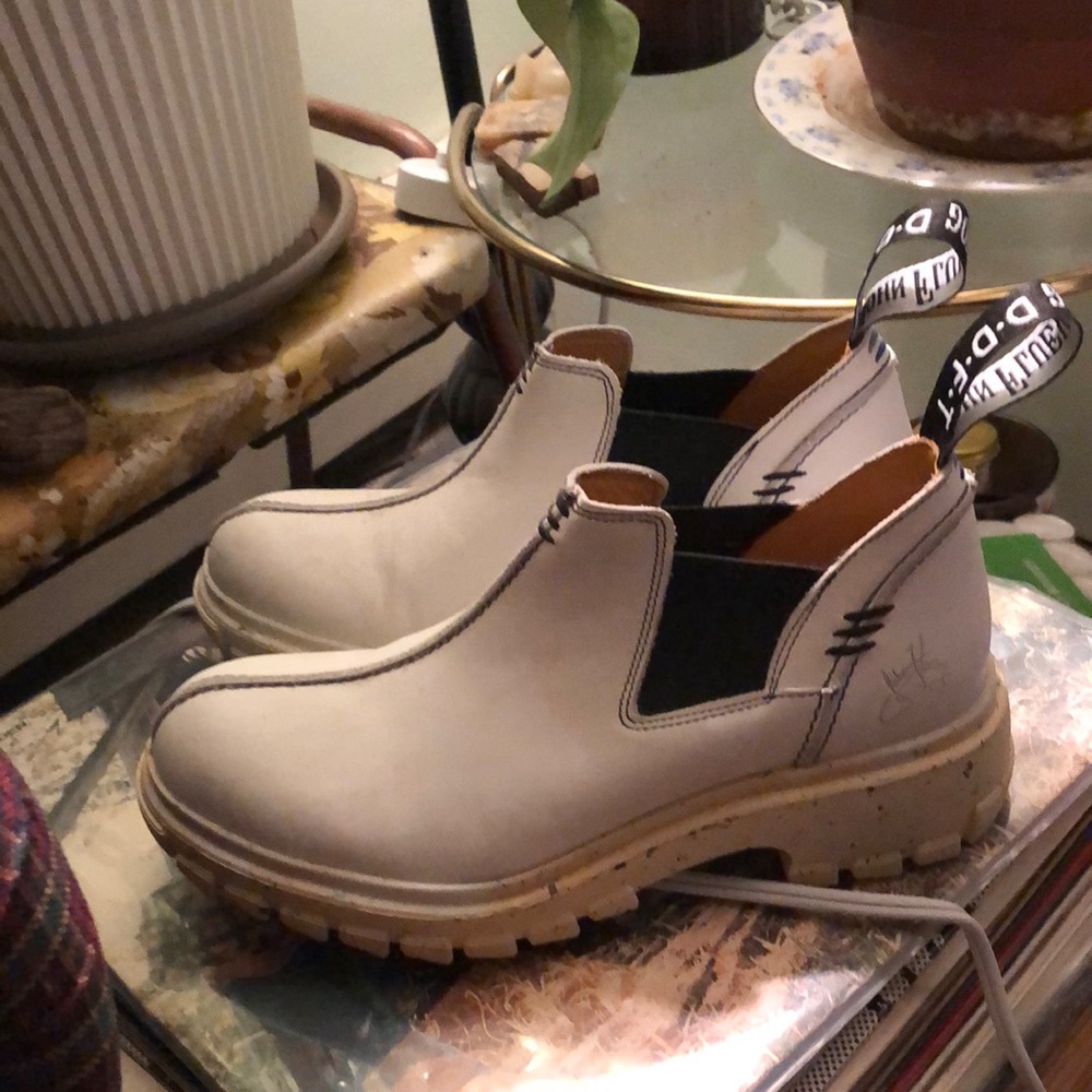 Women’s size 7 fleuvog shoes